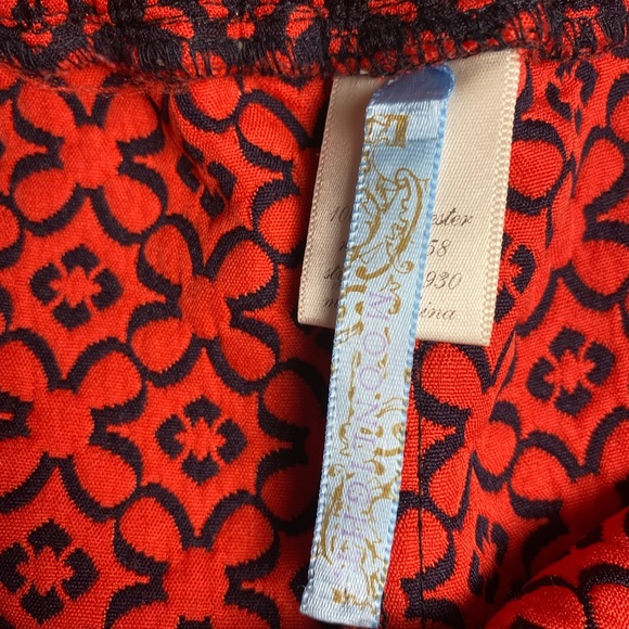 Moonlight Red & Black Pattern Shorts Size Large - Picture 5 of 6